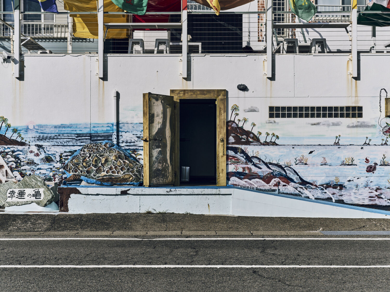 絵の海に開く暗闇への扉