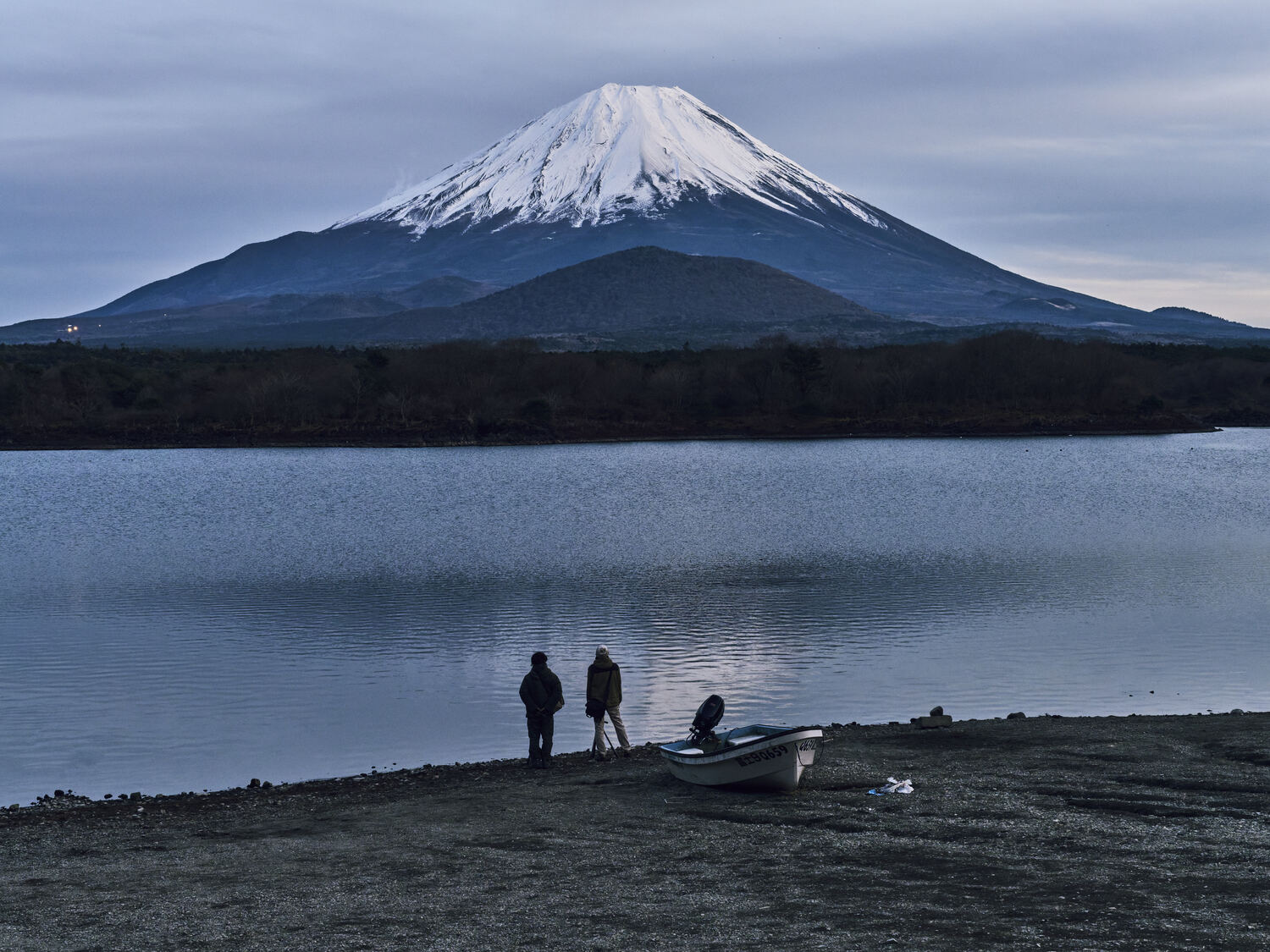 湖面に映る逆さ富士